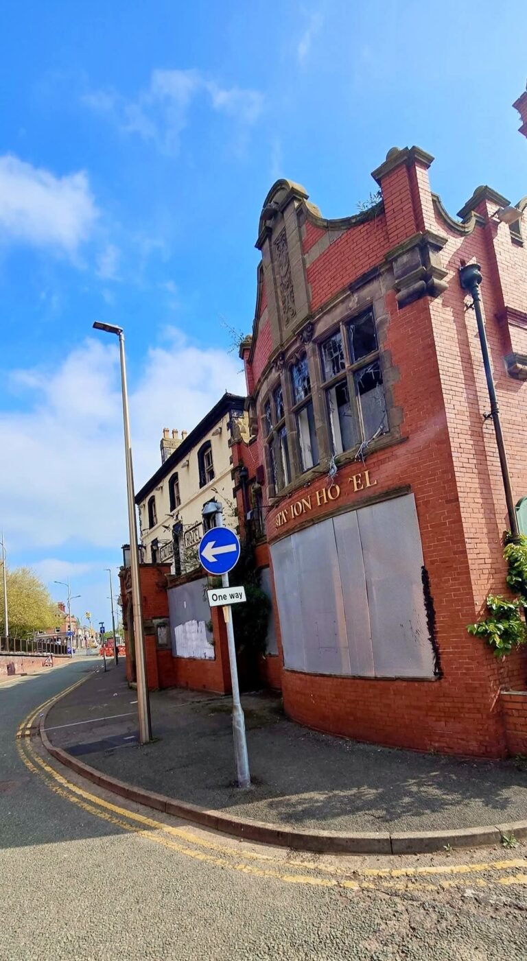 High-reach demolition contractors